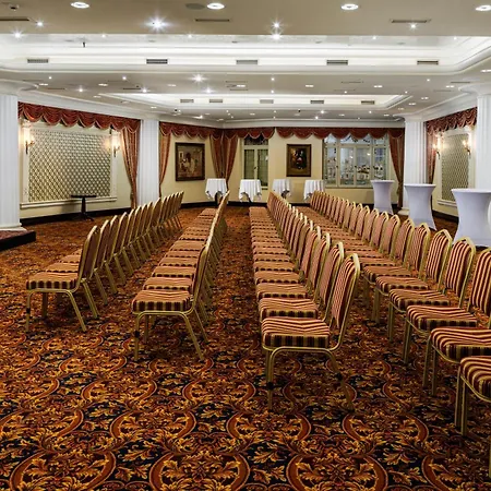 호텔 Carlsbad Plaza Medical & Wellness 5*