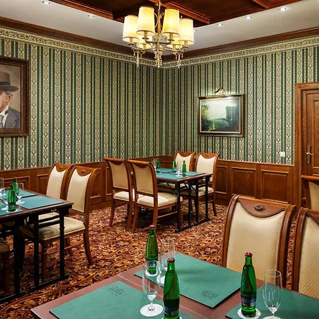호텔 Carlsbad Plaza Medical & Wellness 5*