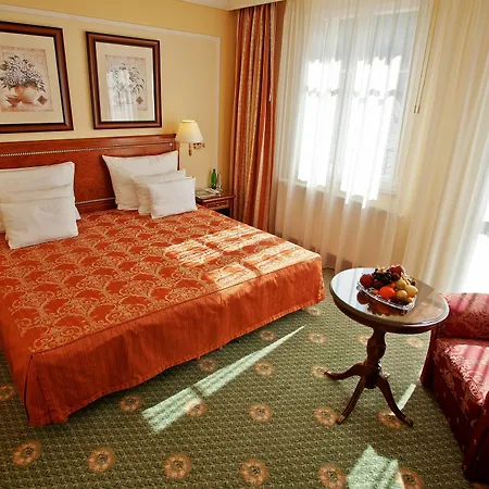 호텔 Carlsbad Plaza Medical & Wellness 5*